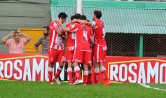Foto de la galería: Crucero cayó en casa ante Atlético Paraná