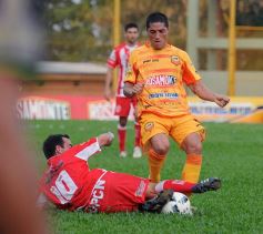 Foto de la galería: Crucero cayó en casa ante Atlético Paraná