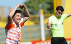 Foto de la galería: El Colectivero salió del fondo de la tabla con una goleada