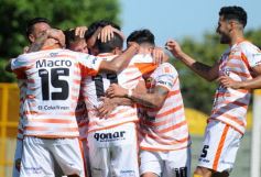 Foto de la galería: El Colectivero salió del fondo de la tabla con una goleada