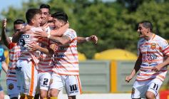 Foto de la galería: El Colectivero salió del fondo de la tabla con una goleada