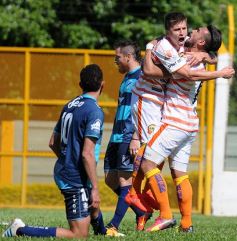 Foto de la galería: El Colectivero salió del fondo de la tabla con una goleada