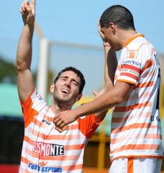 Foto de la galería: El Colectivero salió del fondo de la tabla con una goleada