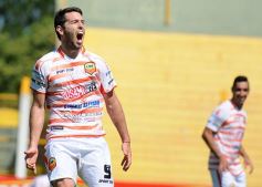 Foto de la galería: El Colectivero salió del fondo de la tabla con una goleada