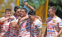 Foto de la galería: El Colectivero salió del fondo de la tabla con una goleada