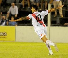 Foto de la galería: Guaraní ganó de local y cortó la mala racha