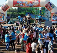 Foto de la galería: Tres mil vecinos disfrutaron del "Barrio Feliz" en la Escuela 809