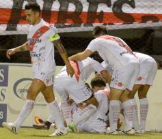 Foto de la galería: Guaraní no pudo con For Ever: fue 1 a 1