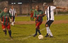 Foto de la galería: Los cracks de Brown y Atlético Posadas brillaron como antaño