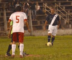 Foto de la galería: Las leyendas de Guaraní y Huracán revivieron viejos tiempos