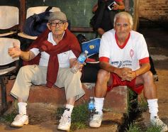 Foto de la galería: Las leyendas de Guaraní y Huracán revivieron viejos tiempos