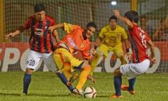 Sixto Fotografías. Deportes. B Nacional - Crucero dejó una buena impresión ante Cerro Porteño