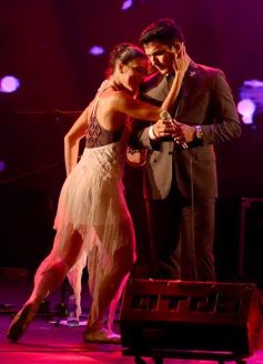 Foto de la galería: Baile, canto y emoción en la segunda noche del Festival del Litoral