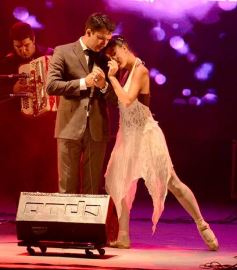 Foto de la galería: Baile, canto y emoción en la segunda noche del Festival del Litoral