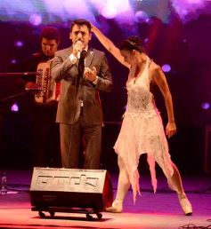 Foto de la galería: Baile, canto y emoción en la segunda noche del Festival del Litoral