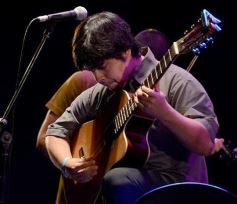Foto de la galería: Baile, canto y emoción en la segunda noche del Festival del Litoral