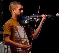 Foto de la galería: Baile, canto y emoción en la segunda noche del Festival del Litoral