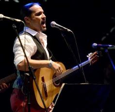 Foto de la galería: Baile, canto y emoción en la segunda noche del Festival del Litoral