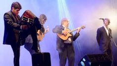 Foto de la galería: Baile, canto y emoción en la segunda noche del Festival del Litoral