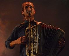 Foto de la galería: Baile, canto y emoción en la segunda noche del Festival del Litoral