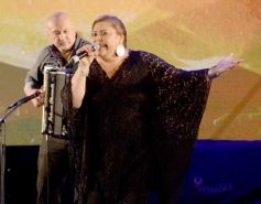 Foto de la galería: Baile, canto y emoción en la segunda noche del Festival del Litoral