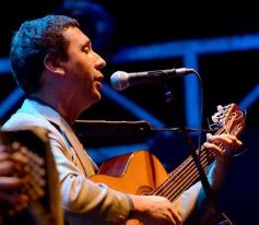 Foto de la galería: Baile, canto y emoción en la segunda noche del Festival del Litoral