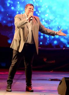 Foto de la galería: Baile, canto y emoción en la segunda noche del Festival del Litoral