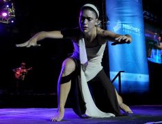 Foto de la galería: Baile, canto y emoción en la segunda noche del Festival del Litoral