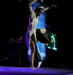 Foto de la galería: Baile, canto y emoción en la segunda noche del Festival del Litoral