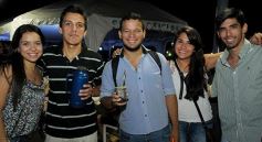 Foto de la galería: Baile, canto y emoción en la segunda noche del Festival del Litoral