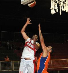 Foto de la galería: 2 de Abril confirmó su excelente momento ante Brown en Villa Urquiza