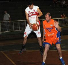 Foto de la galería: 2 de Abril confirmó su excelente momento ante Brown en Villa Urquiza