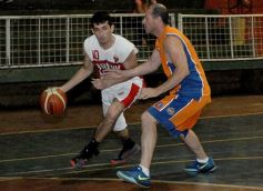 Foto de la galería: 2 de Abril confirmó su excelente momento ante Brown en Villa Urquiza