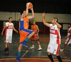 Foto de la galería: 2 de Abril confirmó su excelente momento ante Brown en Villa Urquiza