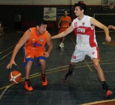 Foto de la galería: 2 de Abril confirmó su excelente momento ante Brown en Villa Urquiza