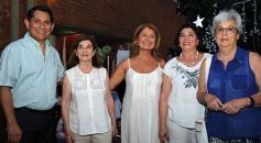 Foto de la galería: Todo un símbolo de la Navidad: encendieron el árbol de los deseos en el Hogar de Día