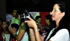 Foto de la galería: Todo un símbolo de la Navidad: encendieron el árbol de los deseos en el Hogar de Día