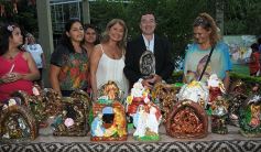 Foto de la galería: Todo un símbolo de la Navidad: encendieron el árbol de los deseos en el Hogar de Día