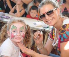 Foto de la galería: Barrio Feliz llevó toda su alegría a la plaza Sarmiento de Villa Cabello