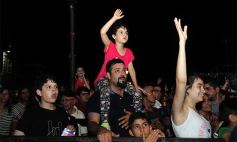 Foto de la galería: Inolvidable show de fuegos artificiales y recital de Miranda en la costanera