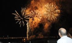 Foto de la galería: Inolvidable show de fuegos artificiales y recital de Miranda en la costanera
