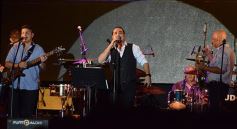 Foto de la galería: Inolvidable show de fuegos artificiales y recital de Miranda en la costanera