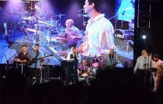 Foto de la galería: Inolvidable show de fuegos artificiales y recital de Miranda en la costanera