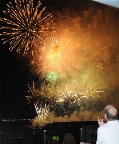 Foto de la galería: Noche de viernes en Vualá: vista privilegiada de los fuegos artificiales