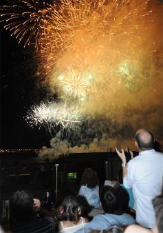 Foto de la galería: Noche de viernes en Vualá: vista privilegiada de los fuegos artificiales