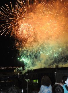 Foto de la galería: Noche de viernes en Vualá: vista privilegiada de los fuegos artificiales