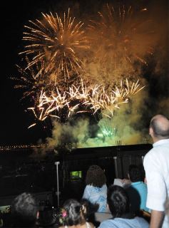 Foto de la galería: Noche de viernes en Vualá: vista privilegiada de los fuegos artificiales