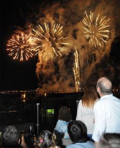 Foto de la galería: Noche de viernes en Vualá: vista privilegiada de los fuegos artificiales