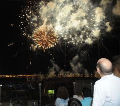 Foto de la galería: Noche de viernes en Vualá: vista privilegiada de los fuegos artificiales