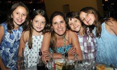 Sixto Fotografías. Sociedad. Noche de Sábado - ¿Qué hacer un sábado a la noche? Itakuá, sin dudarlo